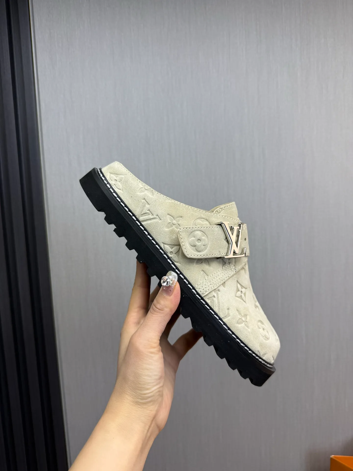 Men's men's shoes 460💰 Lv. Popular couple slippers hot sale🩷💚 🩴Official website one to one production 35-45 sizes 45 46 🉑️Customized!